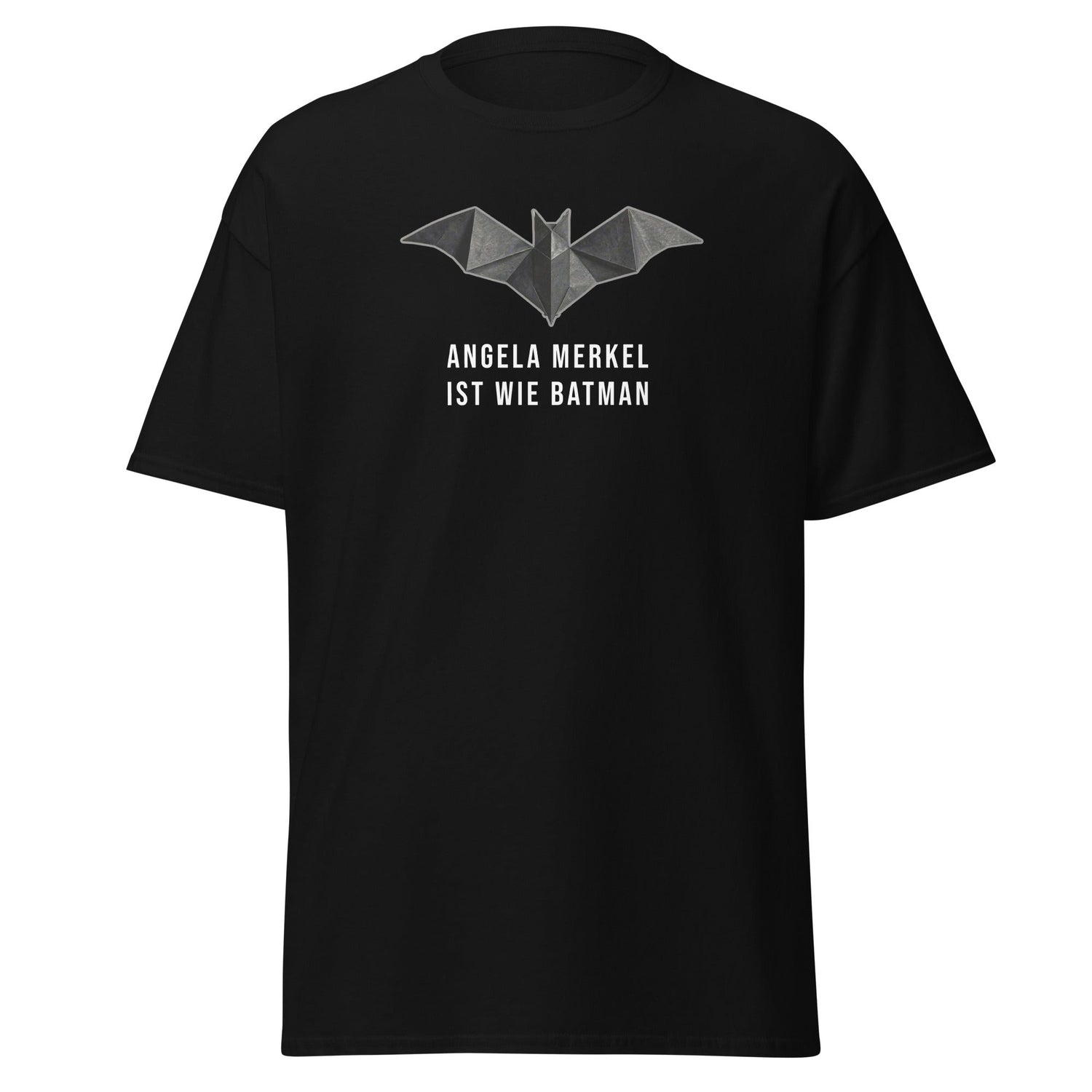 T‑Shirt mit Origami‑Bat‑Symbol und dem Aufdruck ‚Angela Merkel ist wie Batman‘ – Light Edition der Raute‑Comeback‑Kollektion.