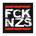 Sticker mit weißem „FCK NZS“ Print im roten Ziegelrahmen auf schwarzem Hintergrund. Vinyl, konturgeschnitten, wasserfest, 10 × 10 cm.