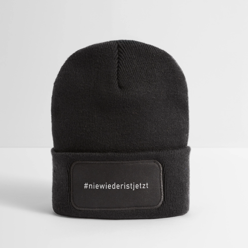Beanie „Nie wieder ist jetzt“ – doppellagiger Strick mit Statement-Patch - Dunkelgrau