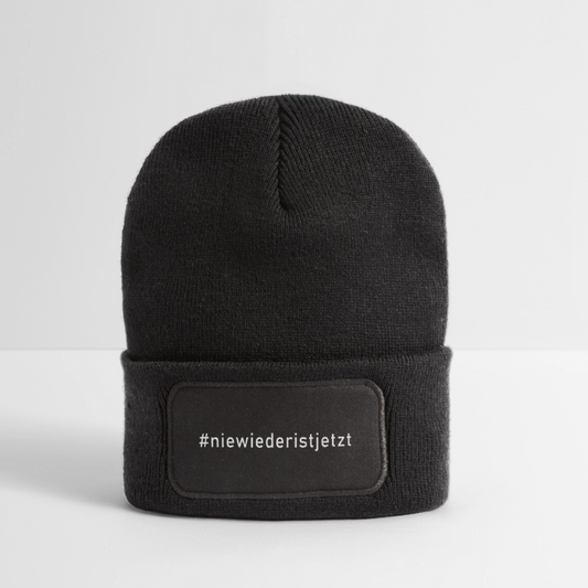 Beanie „Nie wieder ist jetzt“ – doppellagiger Strick mit Statement-Patch - Dunkelgrau