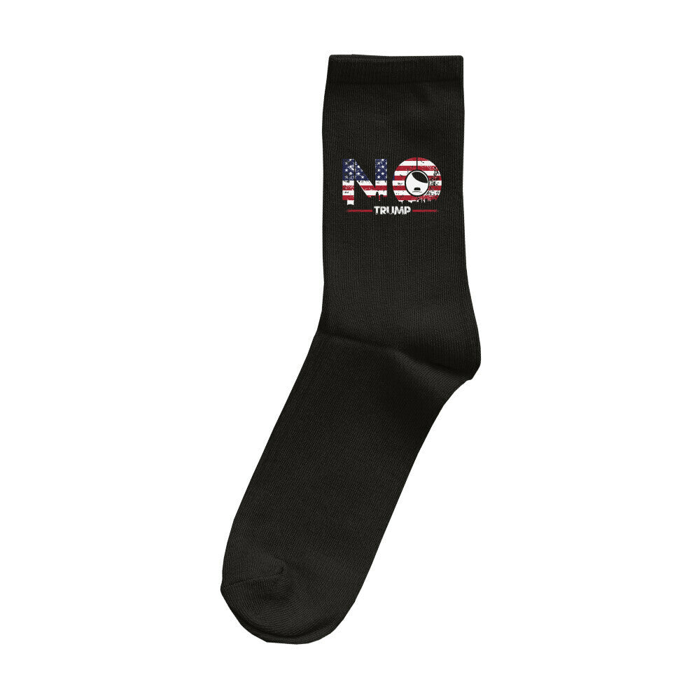 „Black sock with bold ‚NO TRUMP‘ design in American flag colors – political statement from FCK NZS Shop.