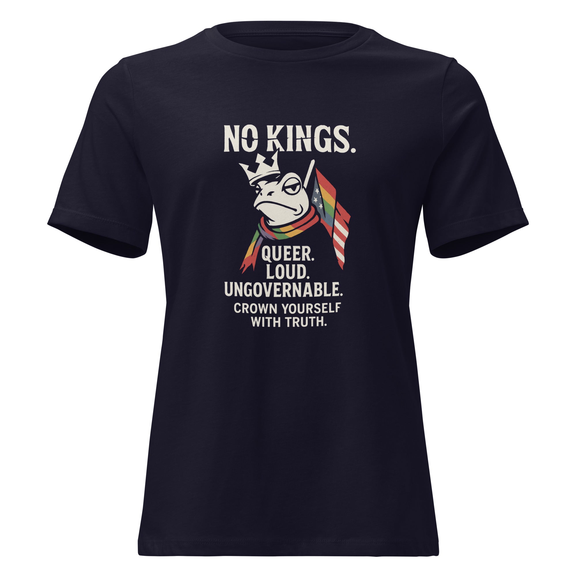 Damen T‑Shirt mit queerem Frosch‑Motiv und Slogans NO KINGS, QUEER, LOUD, UNGOVERNABLE

