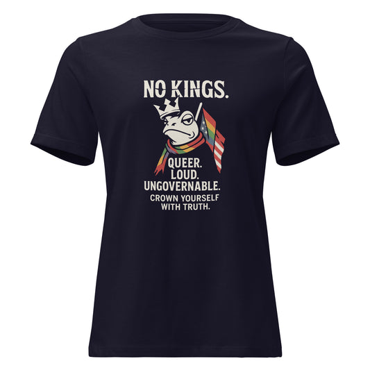 Damen T‑Shirt mit queerem Frosch‑Motiv und Slogans NO KINGS, QUEER, LOUD, UNGOVERNABLE

