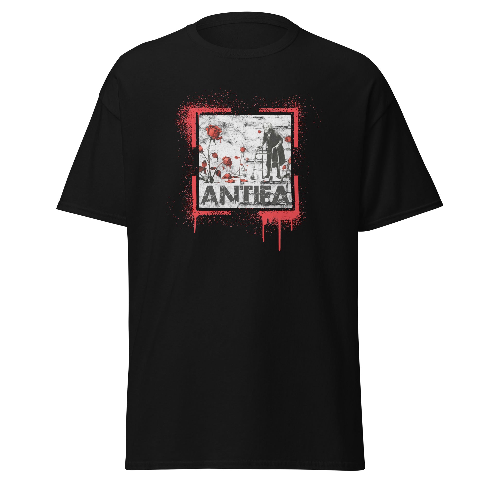 Schwarzes T-Shirt mit rechteckigem Designrahmen, roten Farbspritzern und grauer Figur zwischen roten Blumen