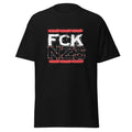 Schwarzes Herren‑T‑Shirt mit weiß‑rotem FCK NZS Frontprint in distressed Typografie, Buchstaben als Zahlenbild mit roten Verbindungslinien.
