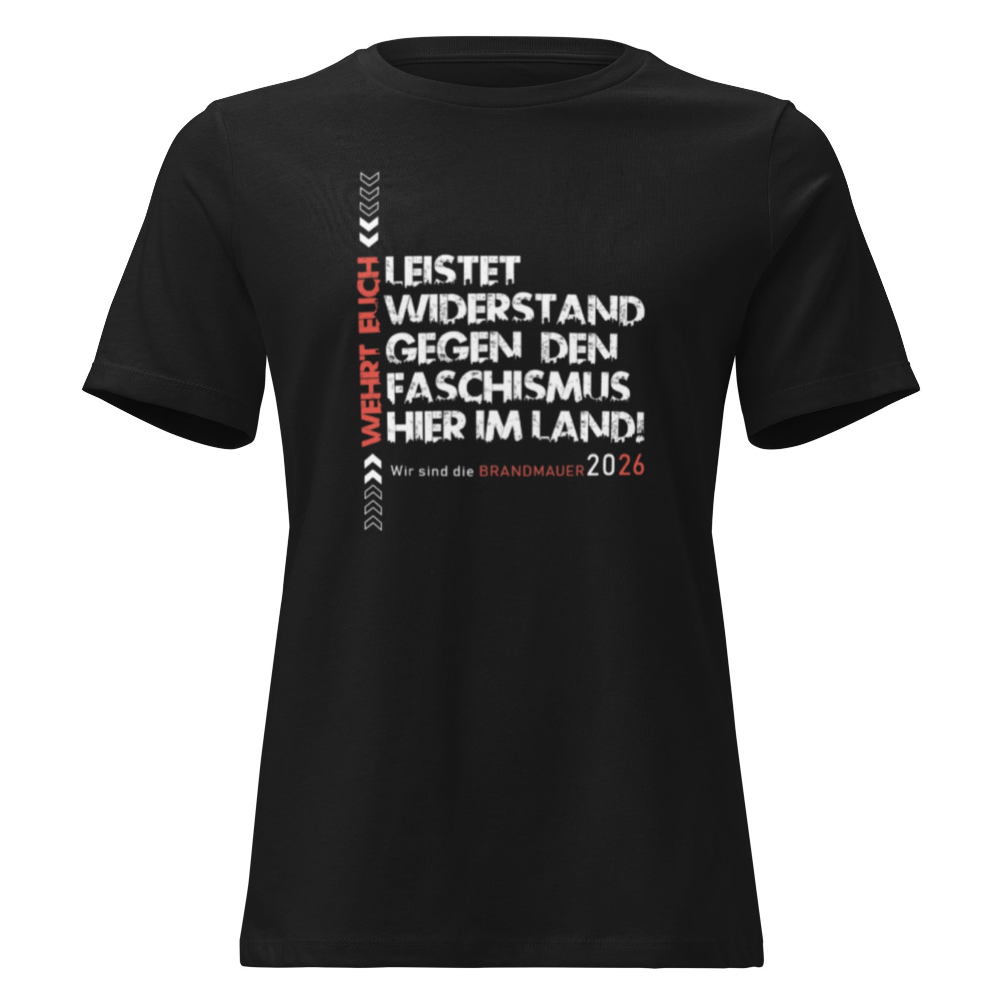 Schwarzes T‑Shirt mit großem typografischen Design: roter vertikaler Schriftzug „Wehrt Euch“, dazu weiße und rote Textzeilen „Leistet Widerstand gegen den Faschismus hier im Land! Wir sind die Brandmauer 2026“.