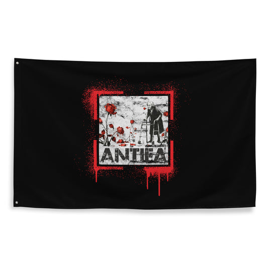 „ANTIFA Flagge mit Oma‑Motiv und roten Rosen“

