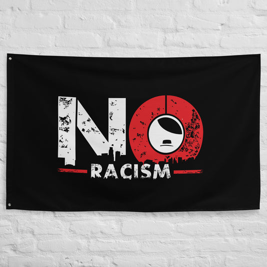 „NO RACISM Protestflagge in Schwarz mit weiß‑rotem Print“

