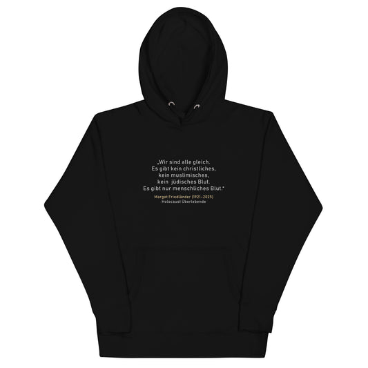 Frontansicht schwarzer Hoodie mit Zitat Wir sind alle gleich Margot Friedländer Brustprint

