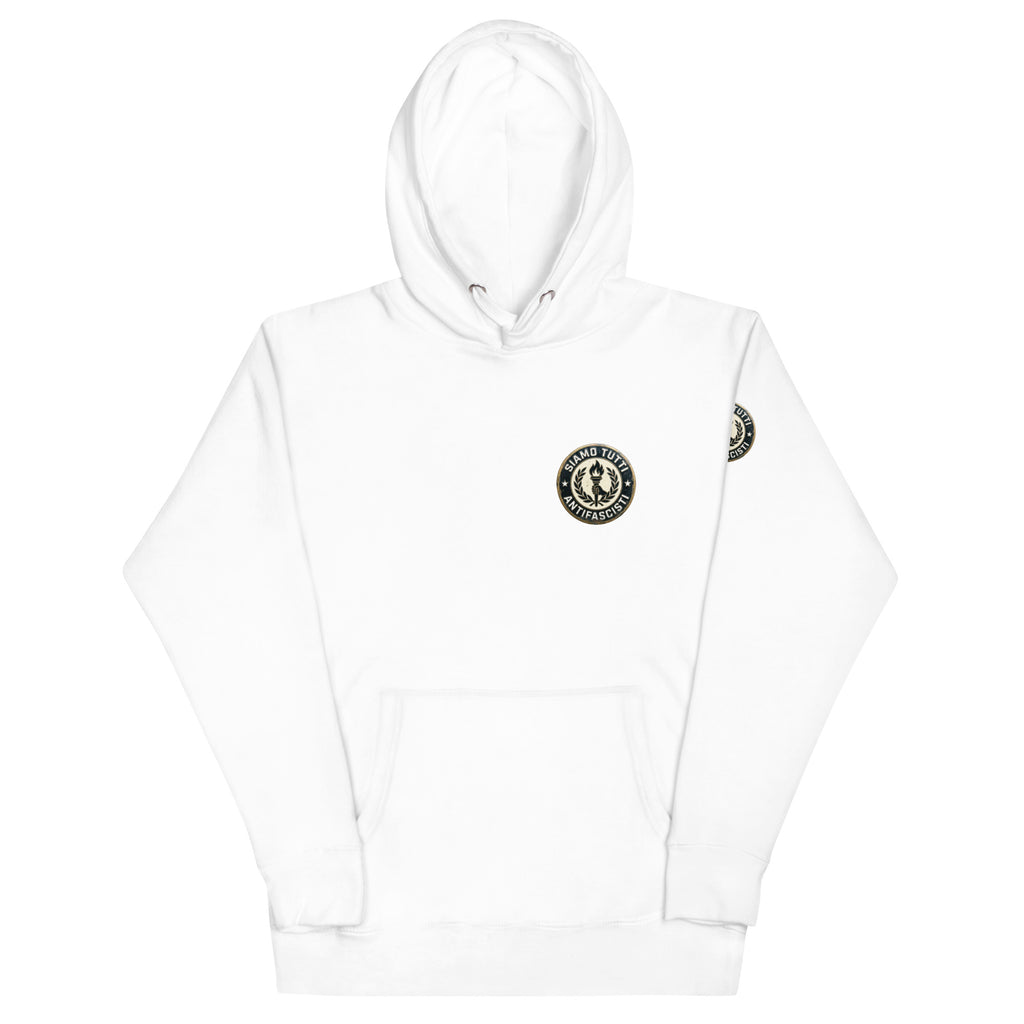 Weißer Unisex‑Hoodie mit rundem Emblem aus Fackel und Lorbeerkranz und dem Schriftzug „Siamo Tutti Antifascisti“.
