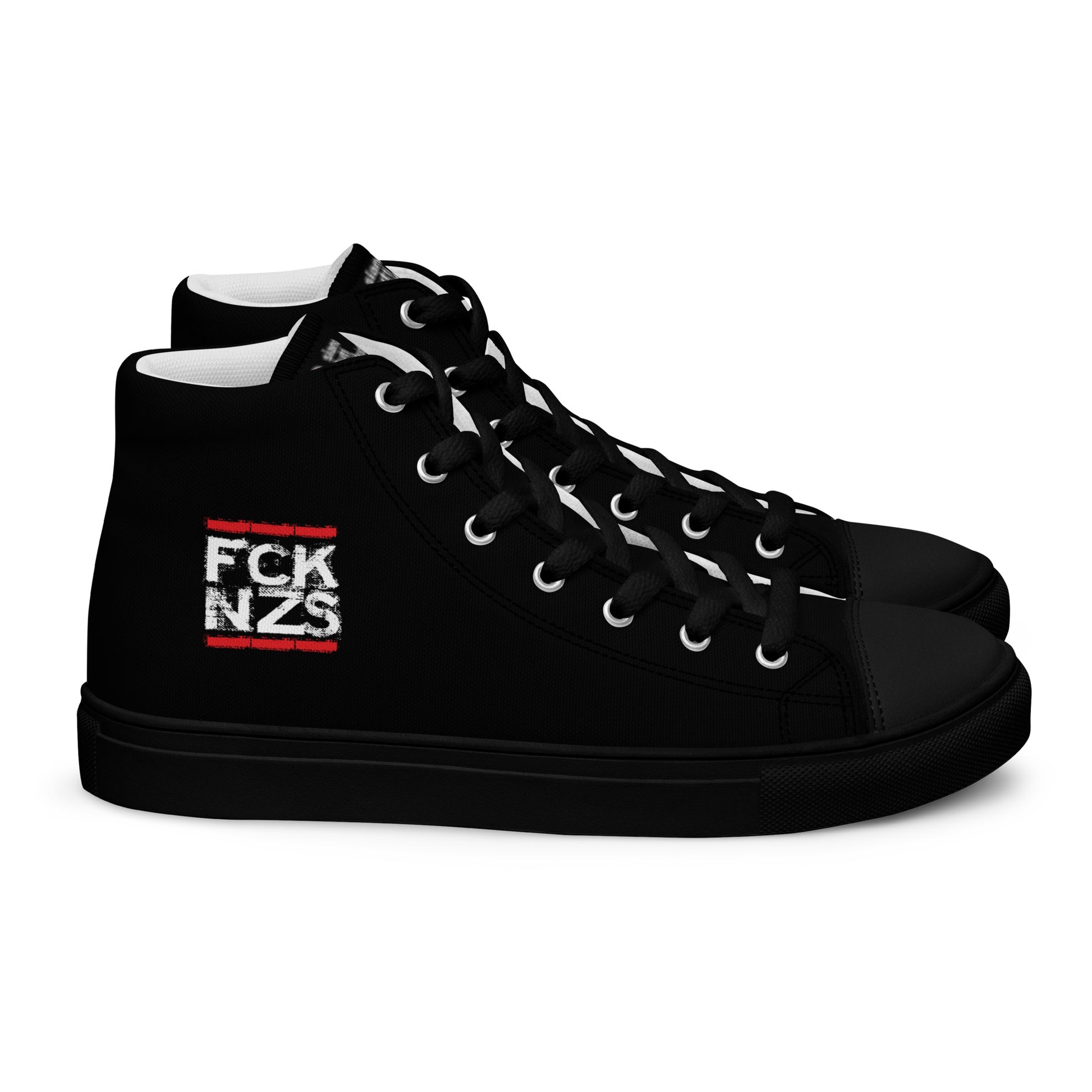 „Antifaschistische Herren‑Leinenschuhe mit FCK NZS Statement‑Print.“

