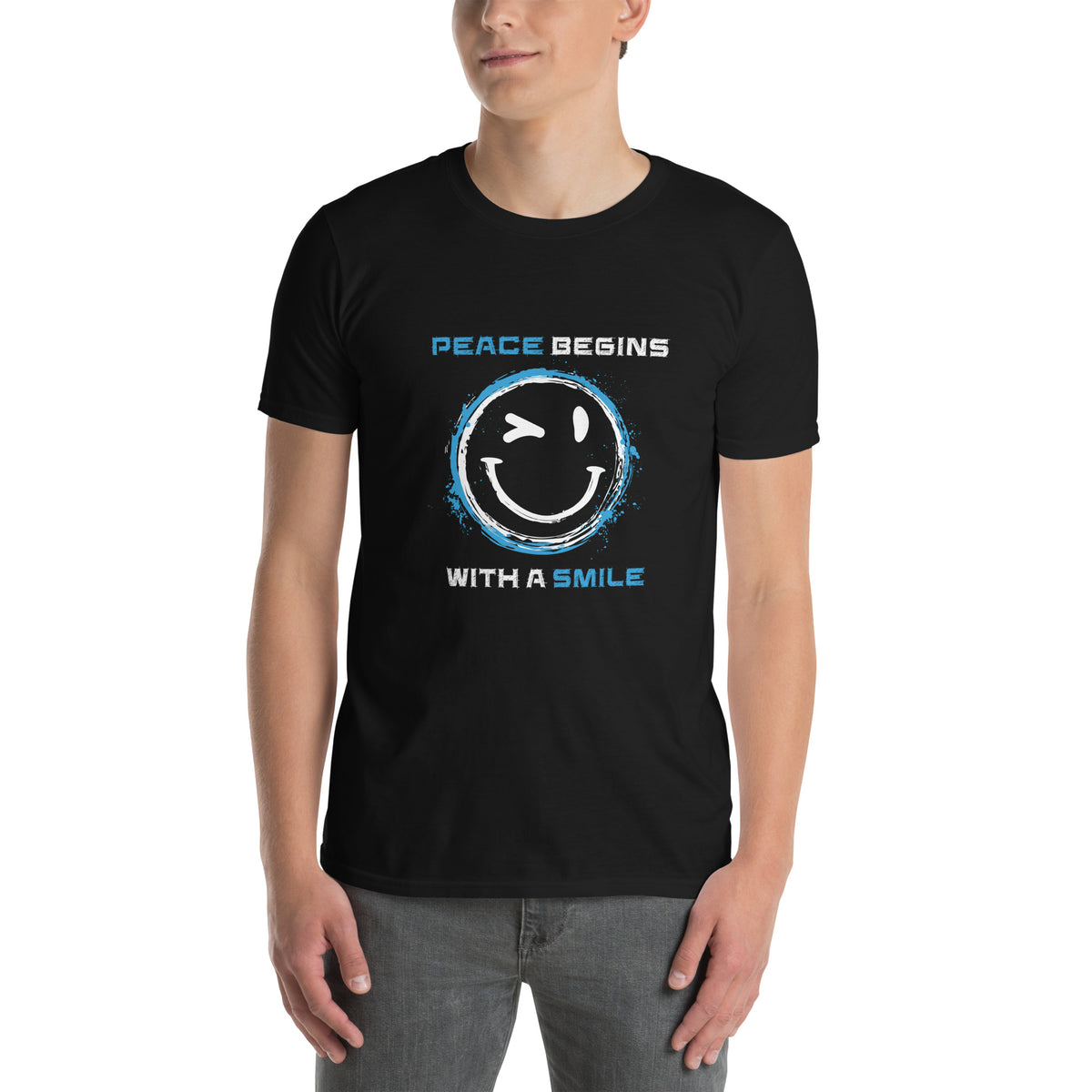 Statement‑Shirt mit blauem Smiley‑Design und Friedensbotschaft.

