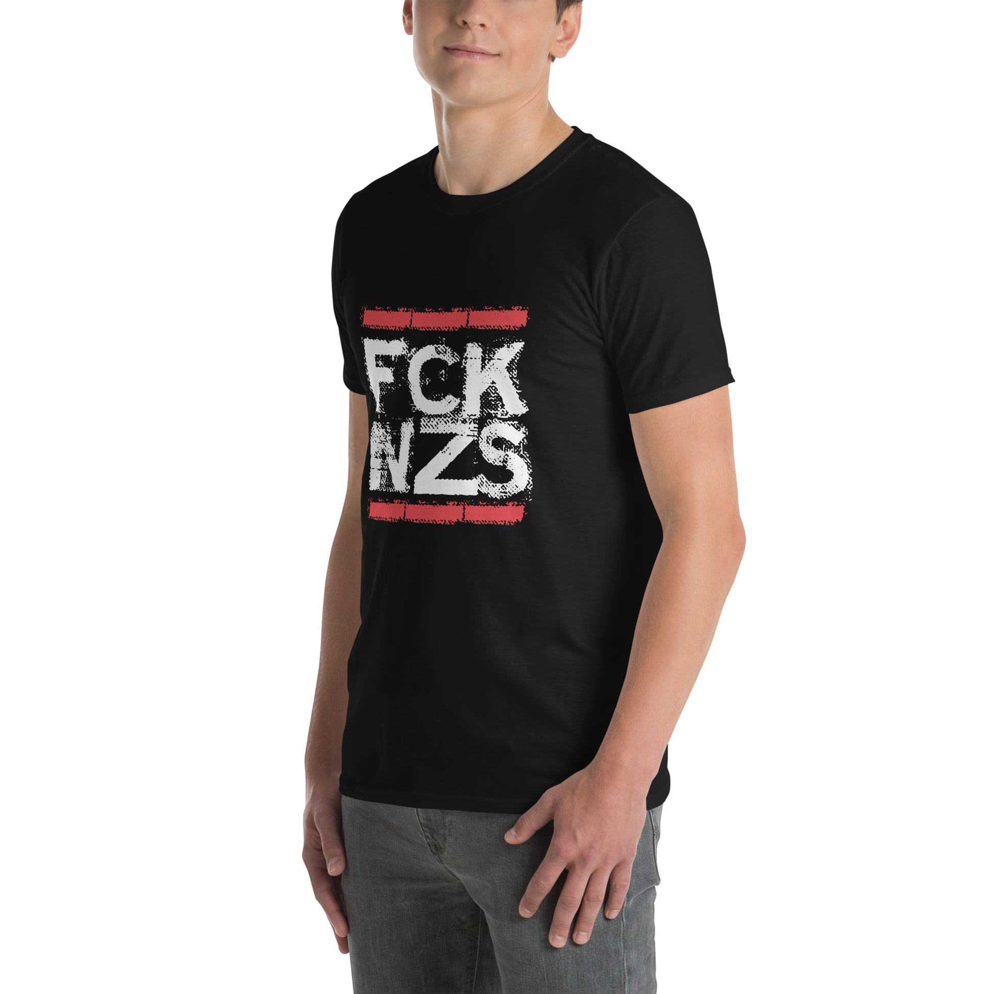 „Unisex T‑Shirt FCK NZS in Schwarz mit weiß‑rotem Print“

