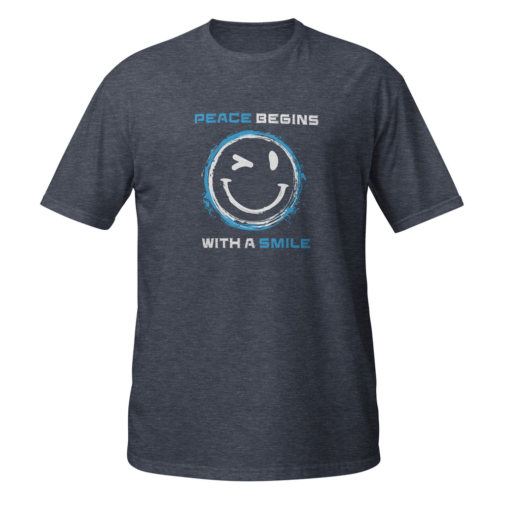 Statement‑T‑Shirt mit zwinkerndem Smiley, blauen Akzenten und positiver Friedensbotschaft.

