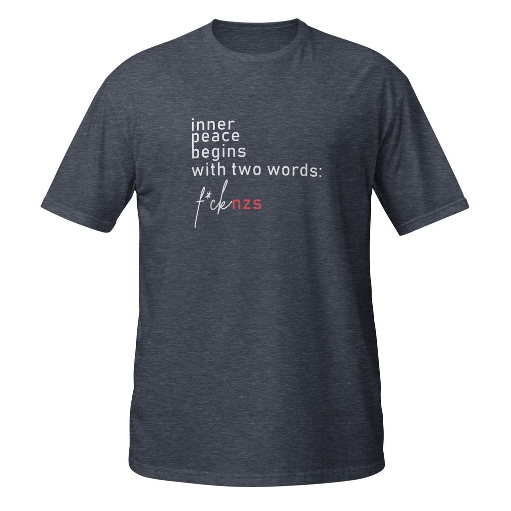 Leichtes Baumwollshirt mit klarer antifaschistischer Botschaft in typografischem Layout.