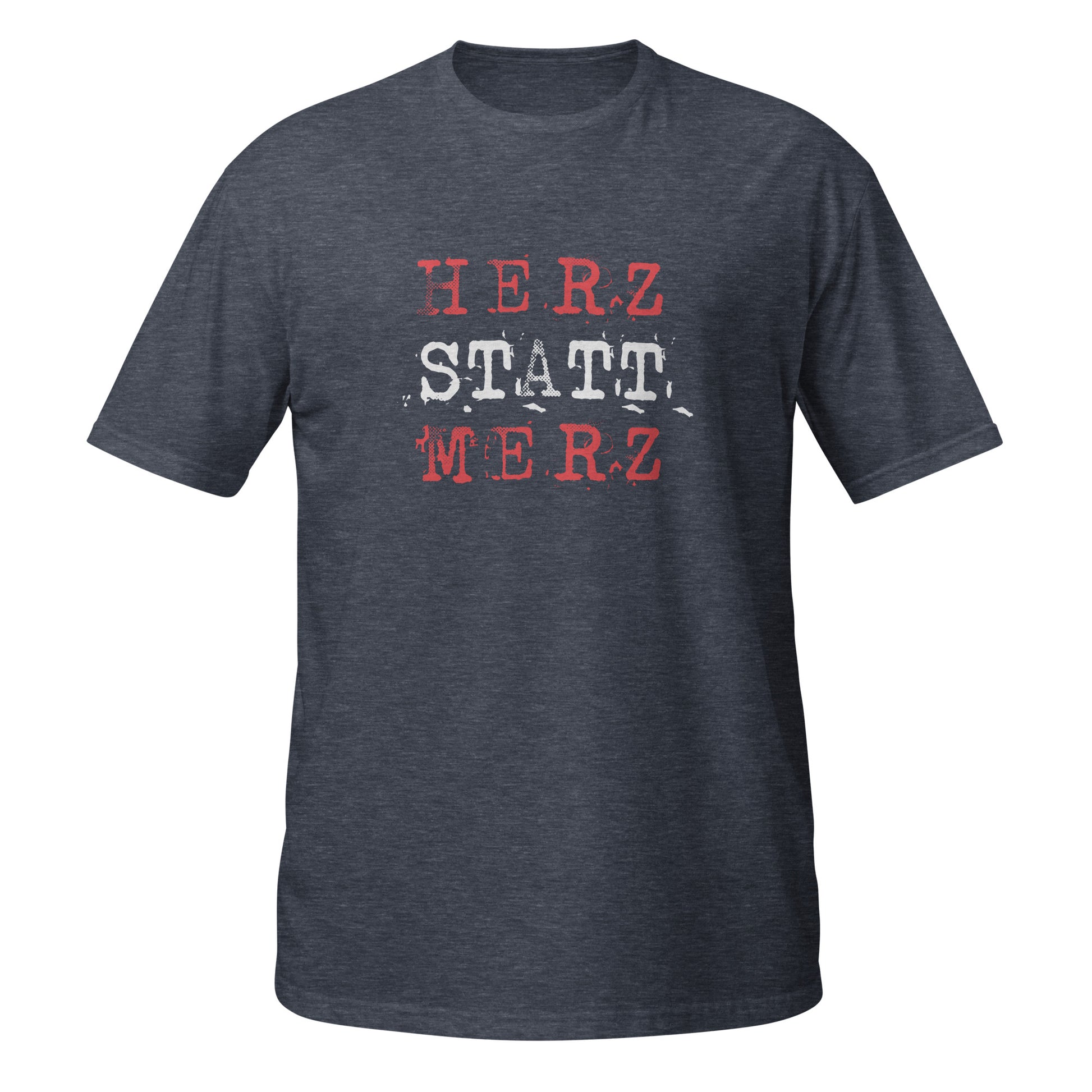 Graues T‑Shirt mit dem dreizeiligen Slogan „HERZ STATT MERZ“ in roter und weißer Distressed‑Typografie.

