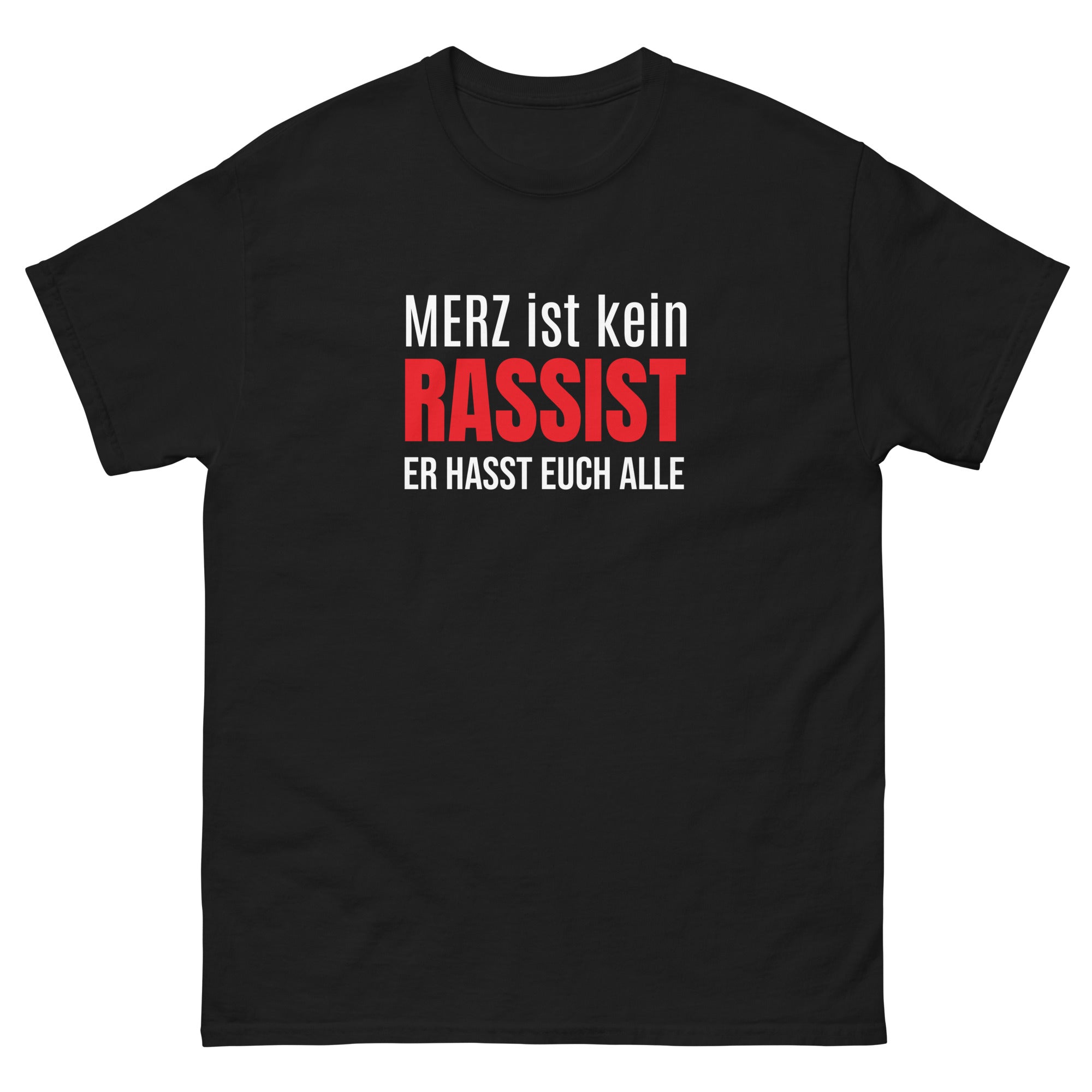 „Schwarzes Unisex T‑Shirt mit dem typografischen Aufdruck ‚Merz ist kein Rassist, er hasst auch alle‘.“