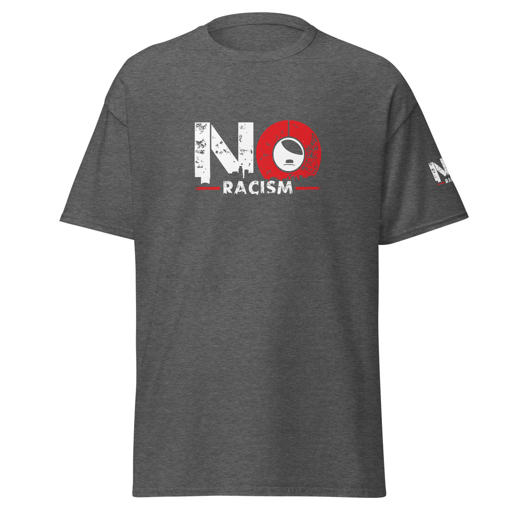  Vorderansicht Unisex T‑Shirt NO RACISM, kontrastreicher Frontprint, sichtbarer Ärmeldruck, nachhaltige Baumwolle.