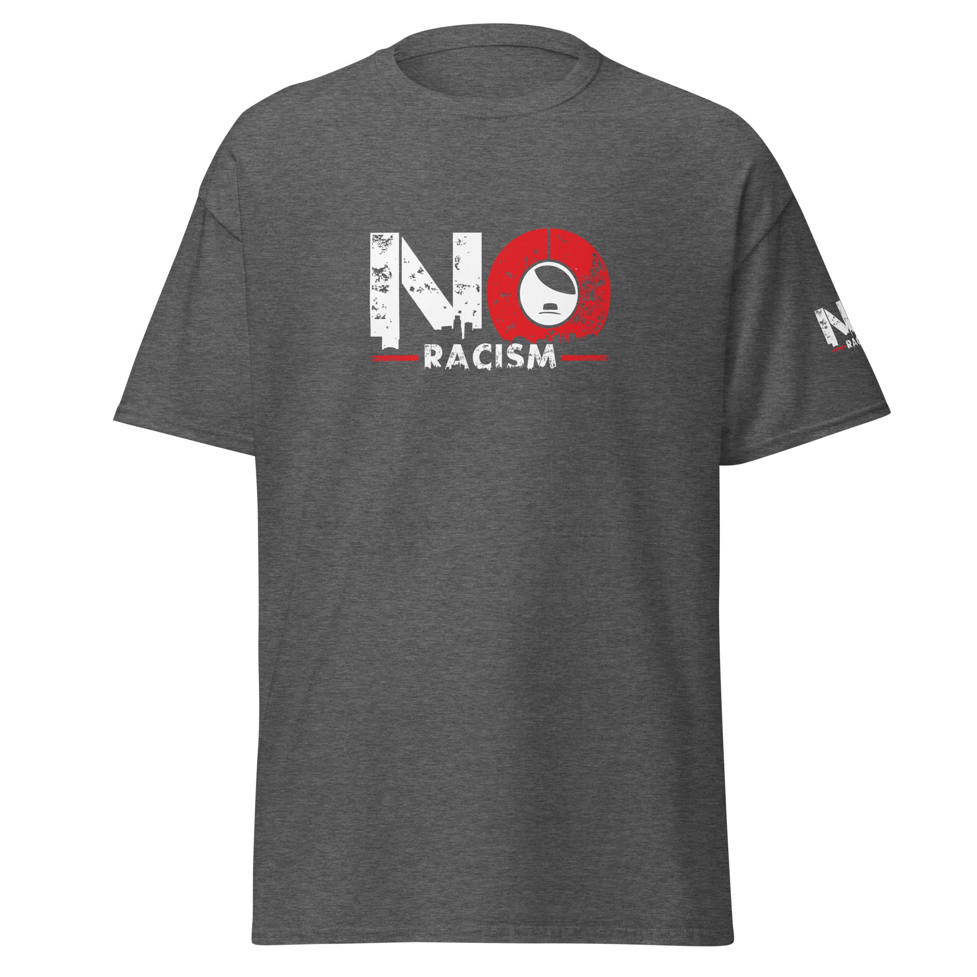  Vorderansicht Unisex T‑Shirt NO RACISM, kontrastreicher Frontprint, sichtbarer Ärmeldruck, nachhaltige Baumwolle.