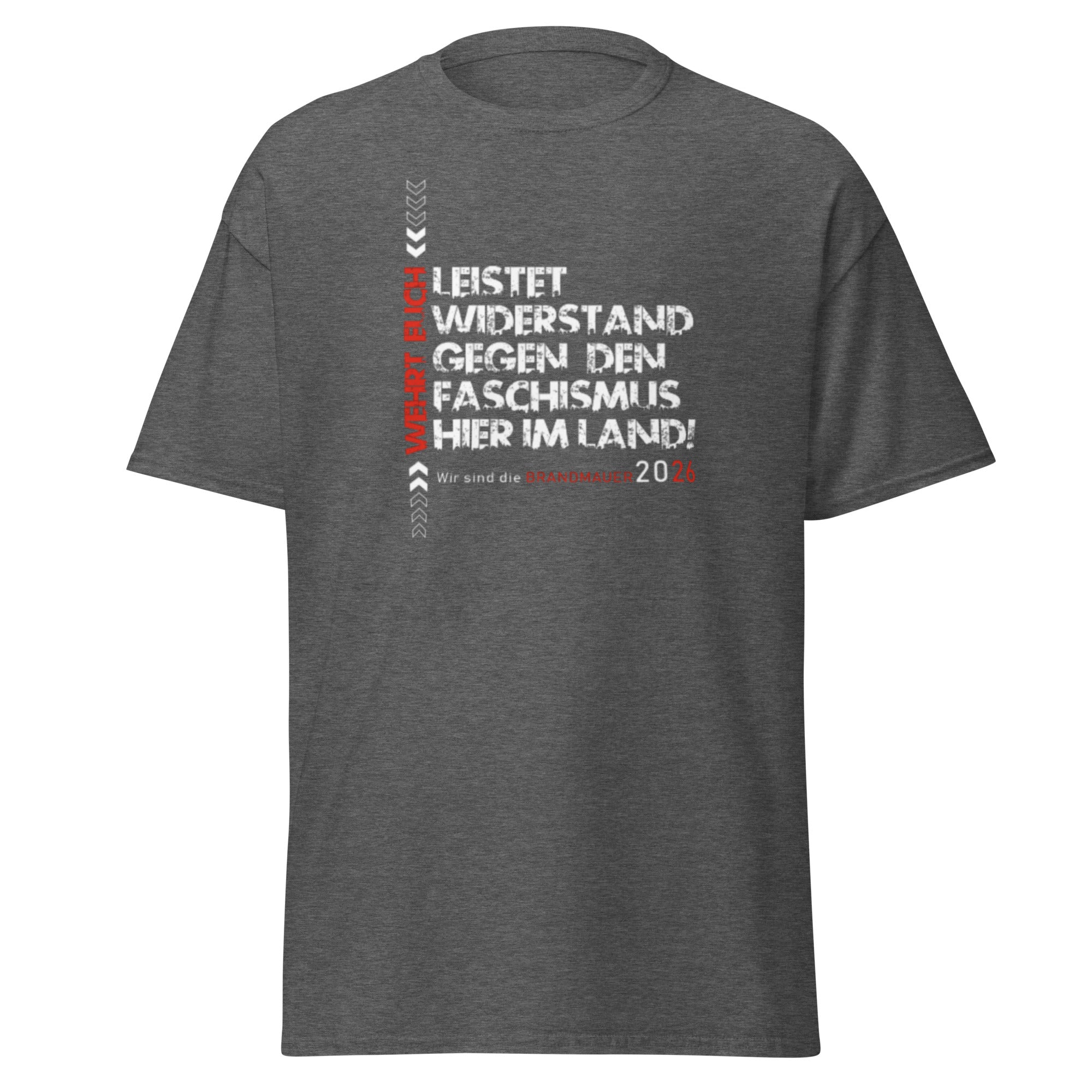 Graues Unisex‑T‑Shirt mit großem politischen Frontprint ‚Wehrt euch – Leistet Widerstand gegen den Faschismus hier im Land – Wir sind die Brandmauer 2026‘ in Weiß, Rot und Grau.