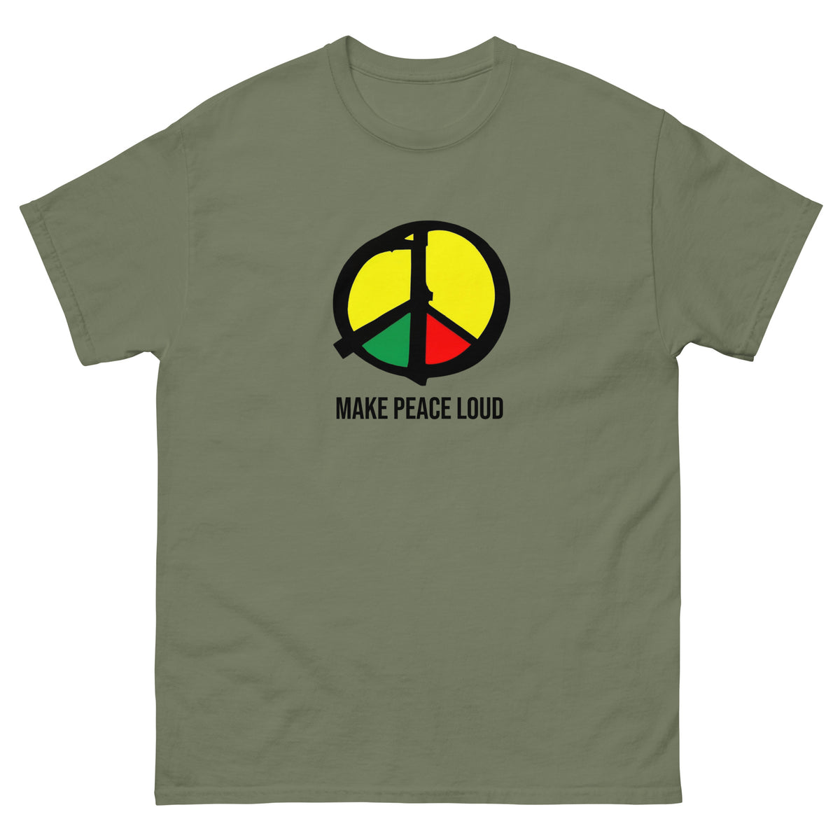 Grünes Unisex T‑Shirt mit großem Peace‑Symbol in panafrikanischen Farben. Das Symbol enthält die Silhouette eines Gewehrs, das in ein Friedenszeichen übergeht. Darunter steht der Text Make Peace Loud.