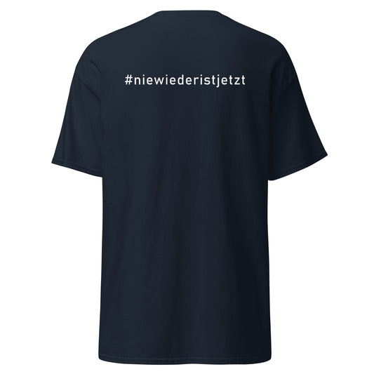 Schwarzes Unisex‑T‑Shirt,  Rückseite mit weißem Hashtag „#niewiederistjetzt“.