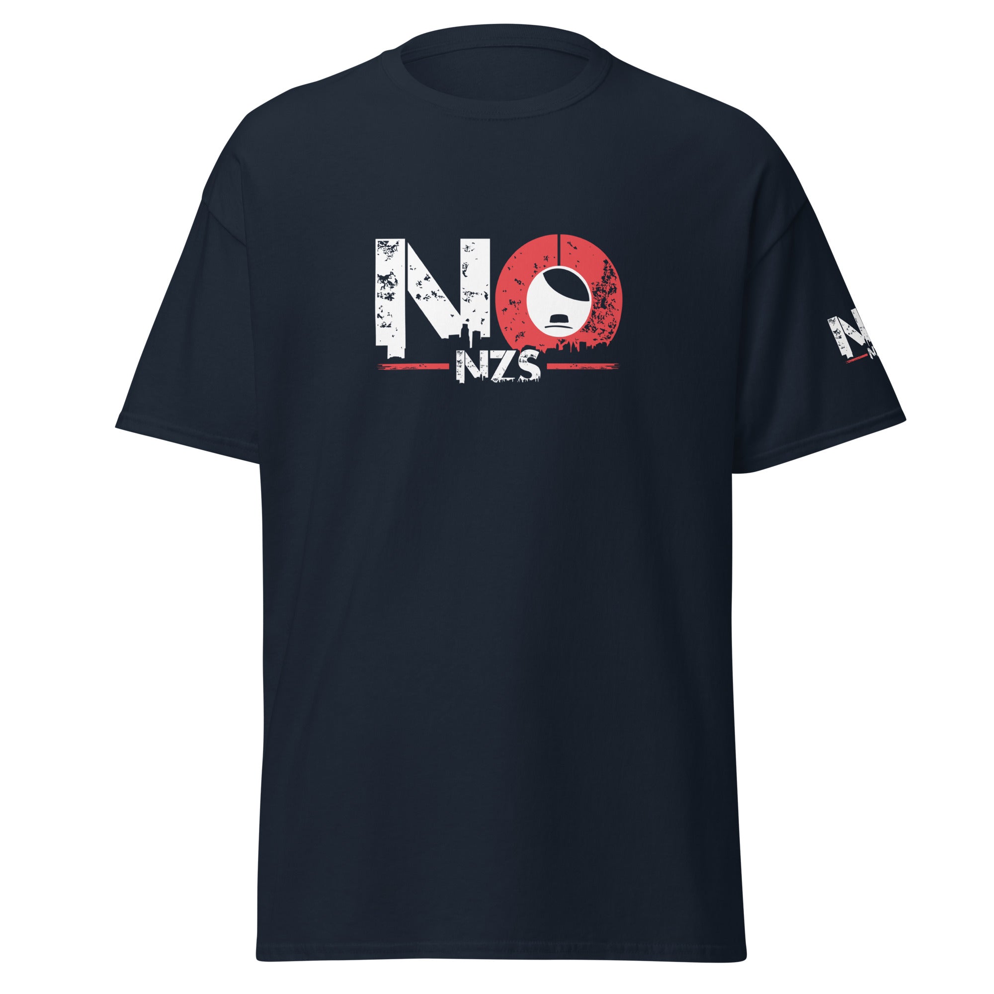 Navy Unisex T‑Shirt in Frontansicht mit deutlich sichtbarem NO NZS Druck; schlichtes, modernes Design für ein Statement gegen Ausgrenzung. 
