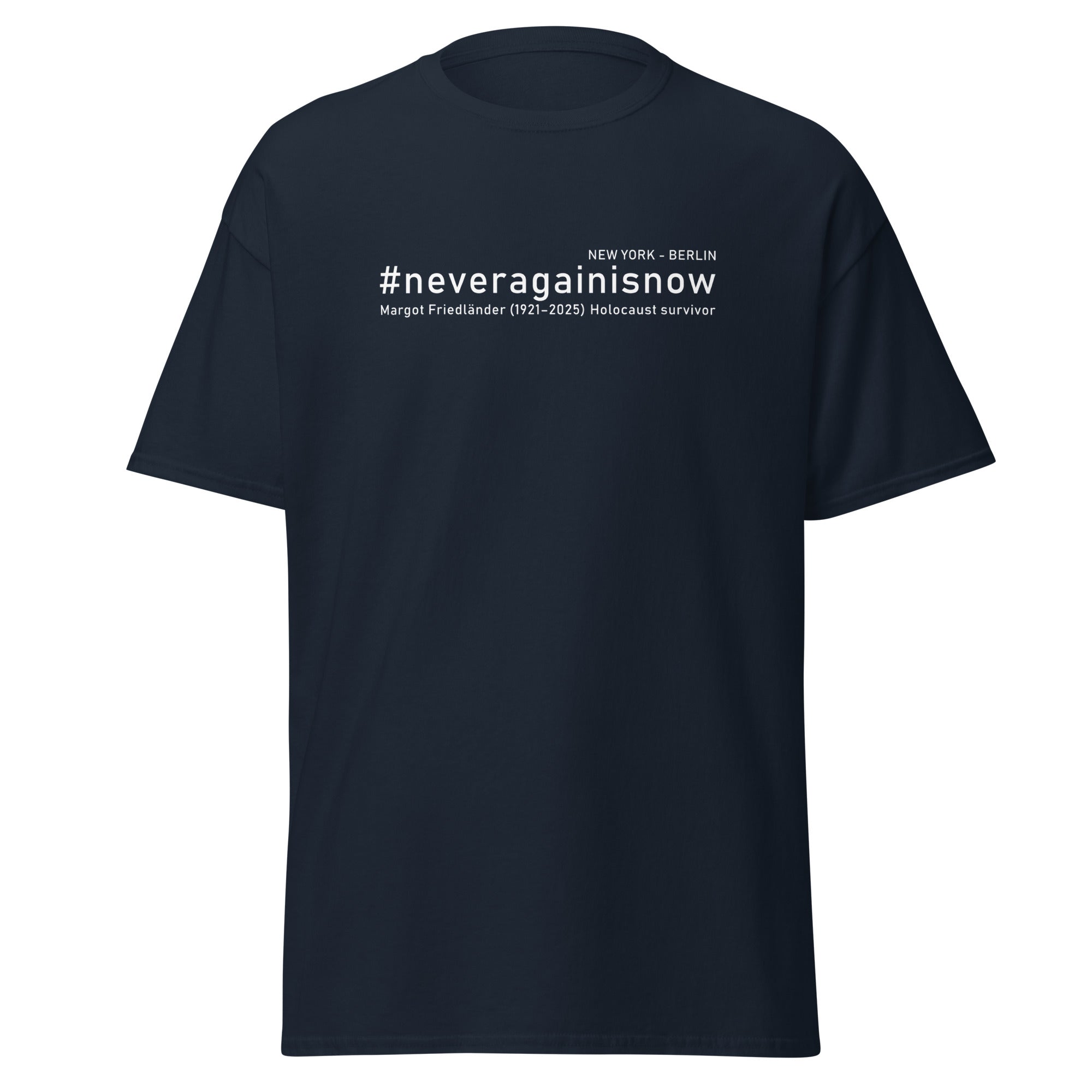 Frontansicht blaues T Shirt mit #neveragainisnow und Margot Friedländer Brustprint

