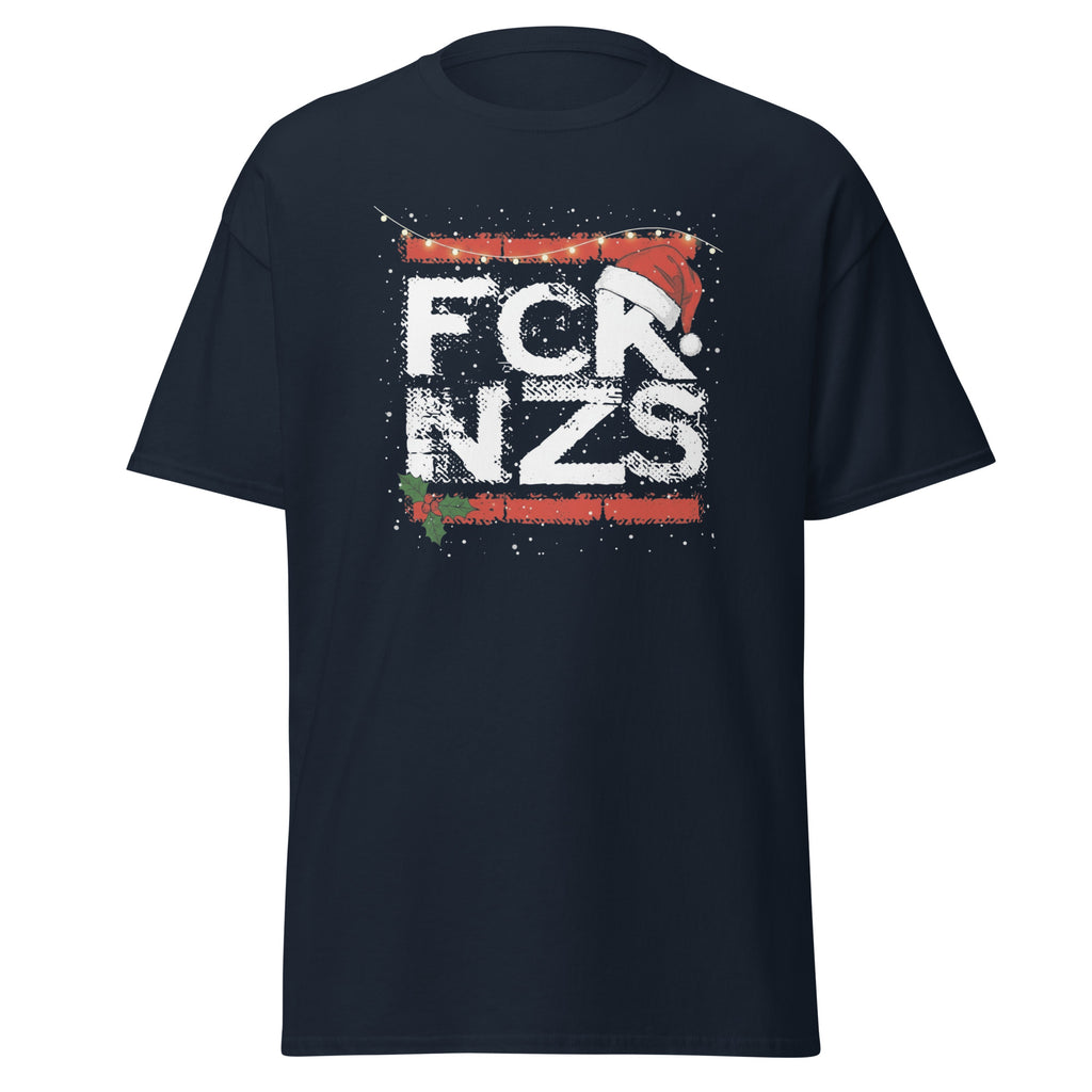 FCK NZS Weihnachtsprint mit Santa‑Mütze und Holly‑Design.
