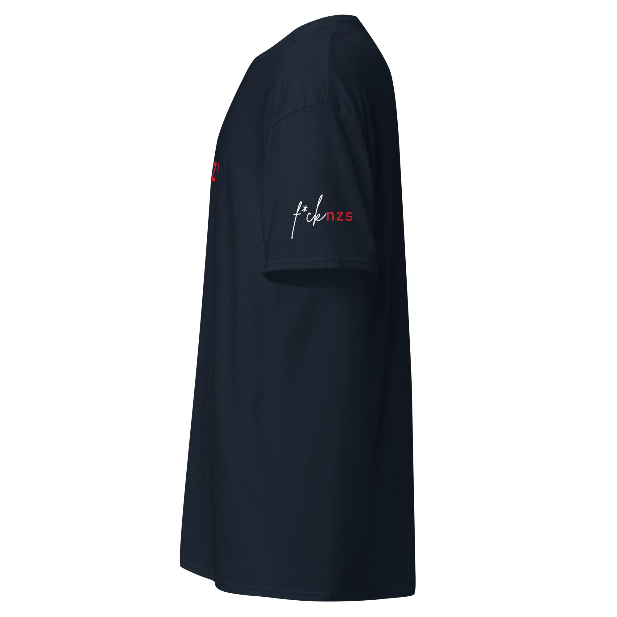 „Navy Herren‑T‑Shirt mit f*cknzs  Ärmelprint.“

