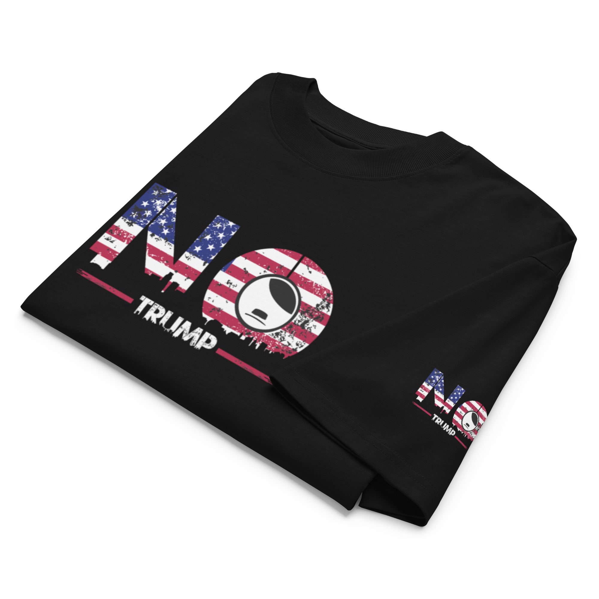 Product  Flatlay mit NO TRUMP T‑Shirt und Styling‑Accessoires.