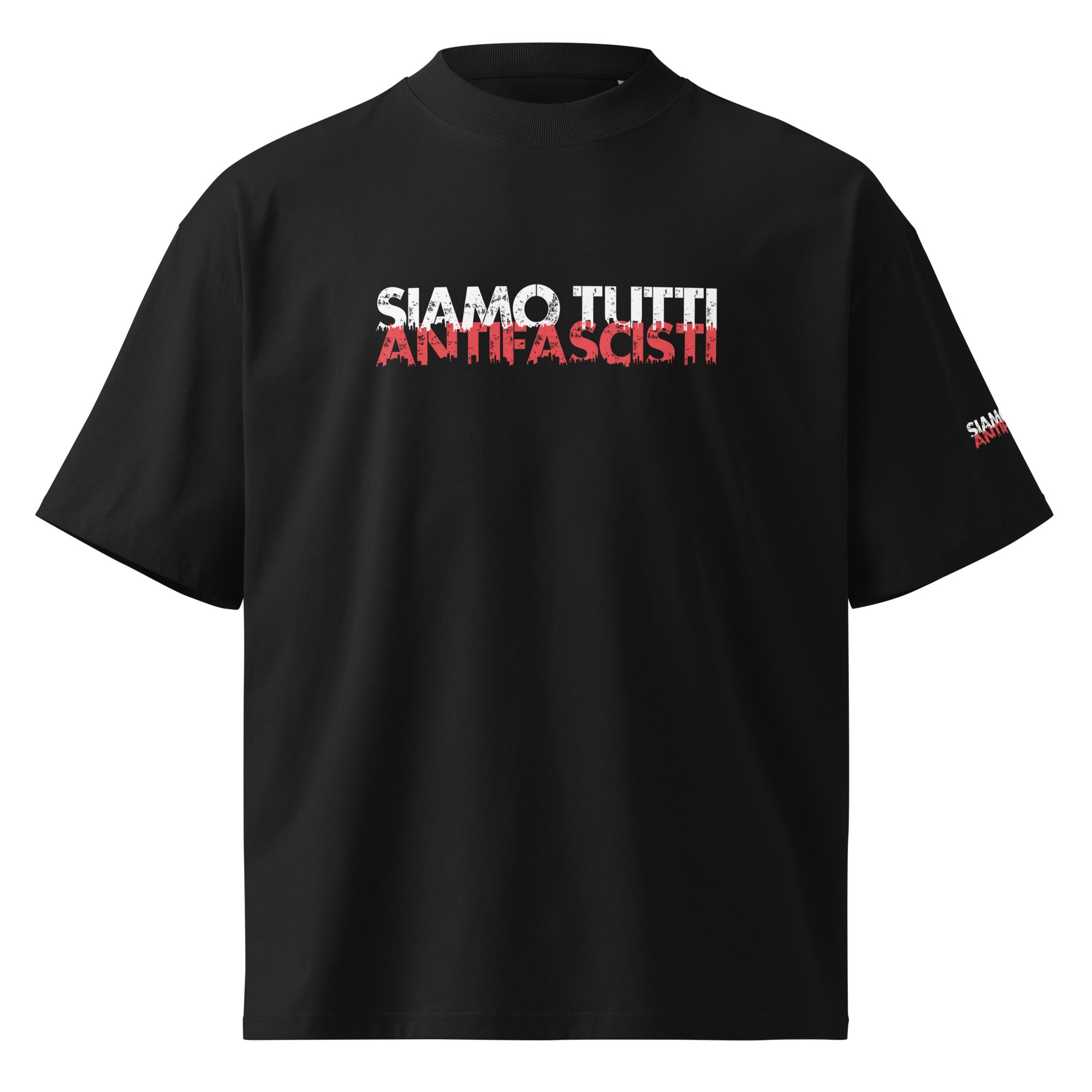 Schwarzes Unisex T-Shirt mit dem Statement „SIAMO TUTTI ANTIFASCISTI“ in weiß-roter, distressed Schrift auf Vorderseite, Rückseite und linkem Ärmel.