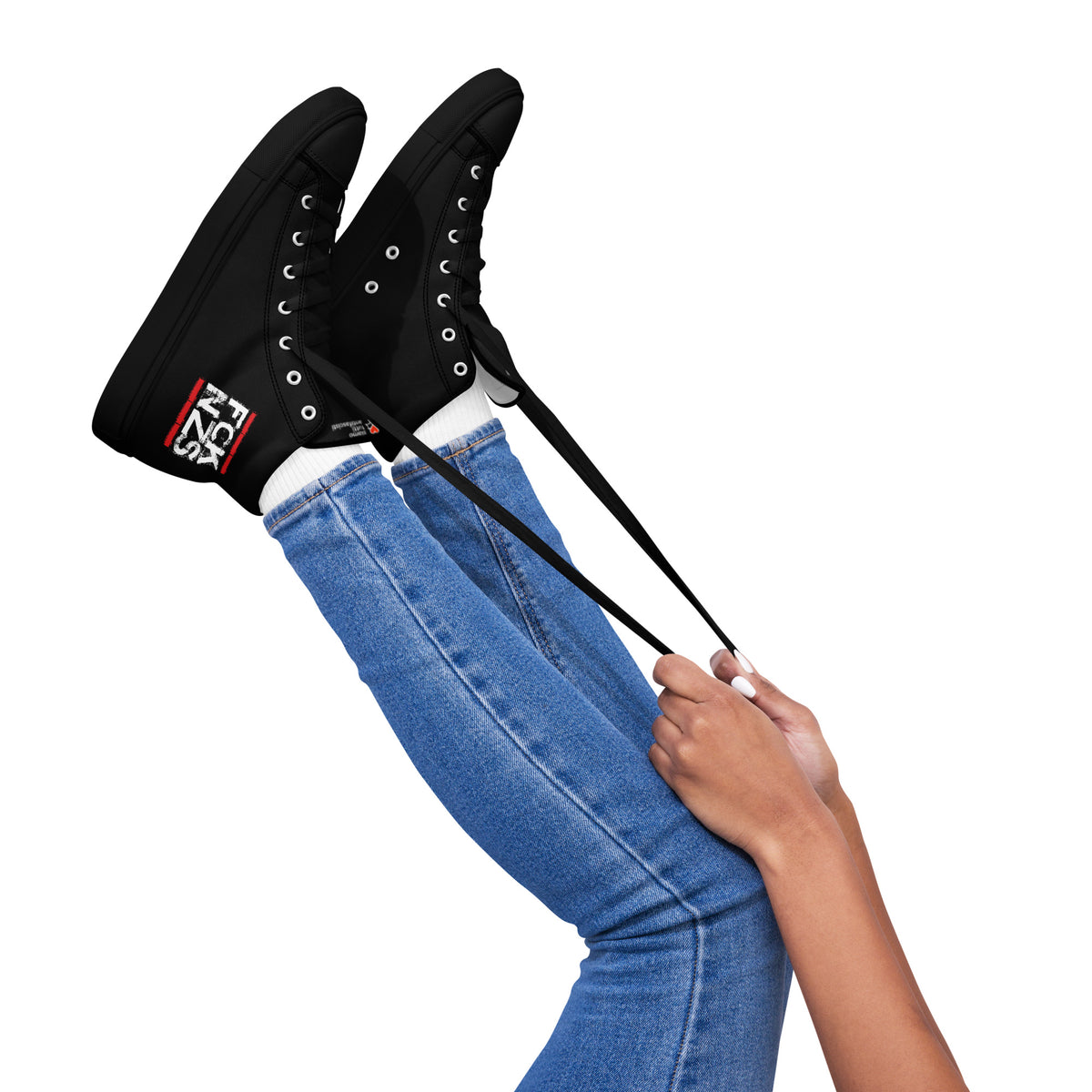 „Feminine Leinenschuhe mit FCK NZS Botschaft – für Frauen, die klare Haltung zeigen.“

