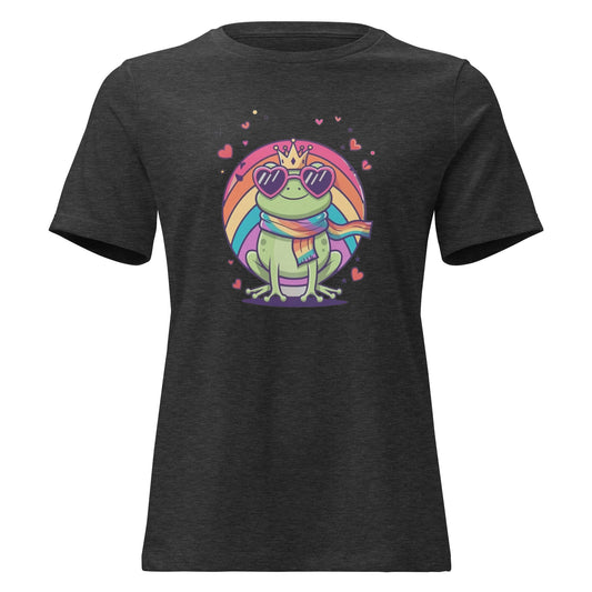 Feminines Statement‑Shirt mit Regenbogenschal und Herzbrille