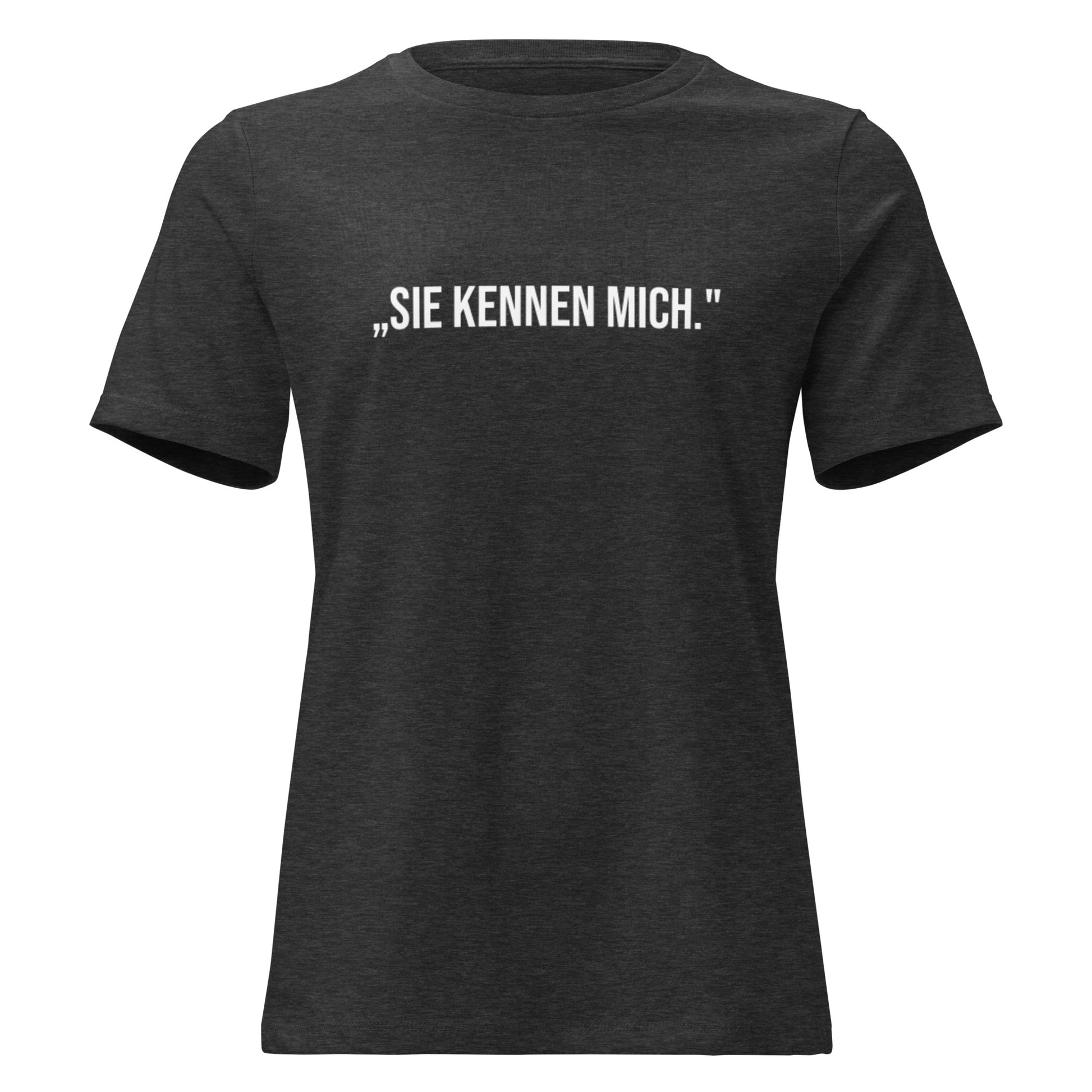 Graues Damen‑T‑Shirt mit weißem Aufdruck ‚Sie kennen mich.‘ Zitat Angela Merkel im minimalistischen Signature‑Stil.