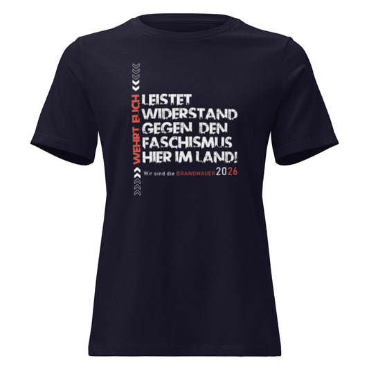 Navy T‑Shirt mit rotem „Wehrt Euch“ Schriftzug und schwarzem‑rotem Text „Leistet Widerstand … Brandmauer 2026“.